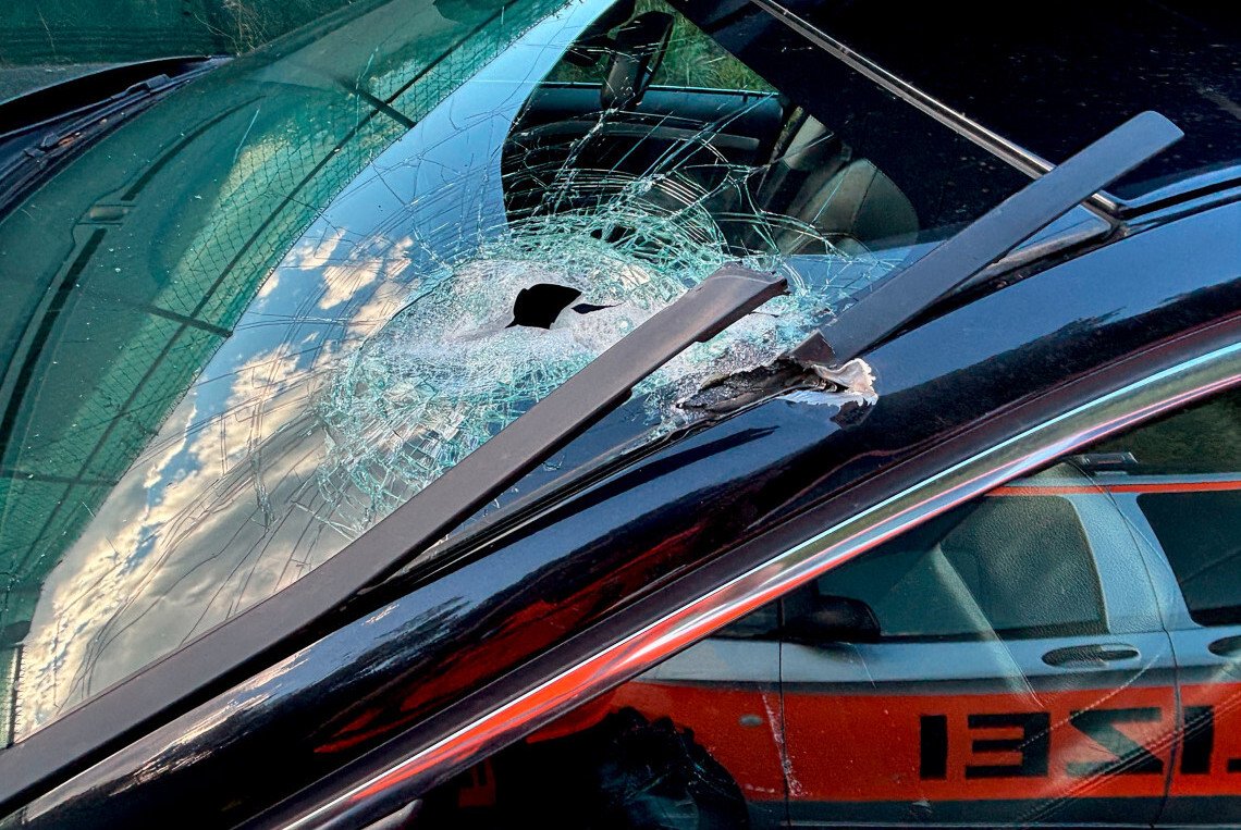 Malters: Lieferwagen verliert Gegenstand – Autofahrerin verletzt