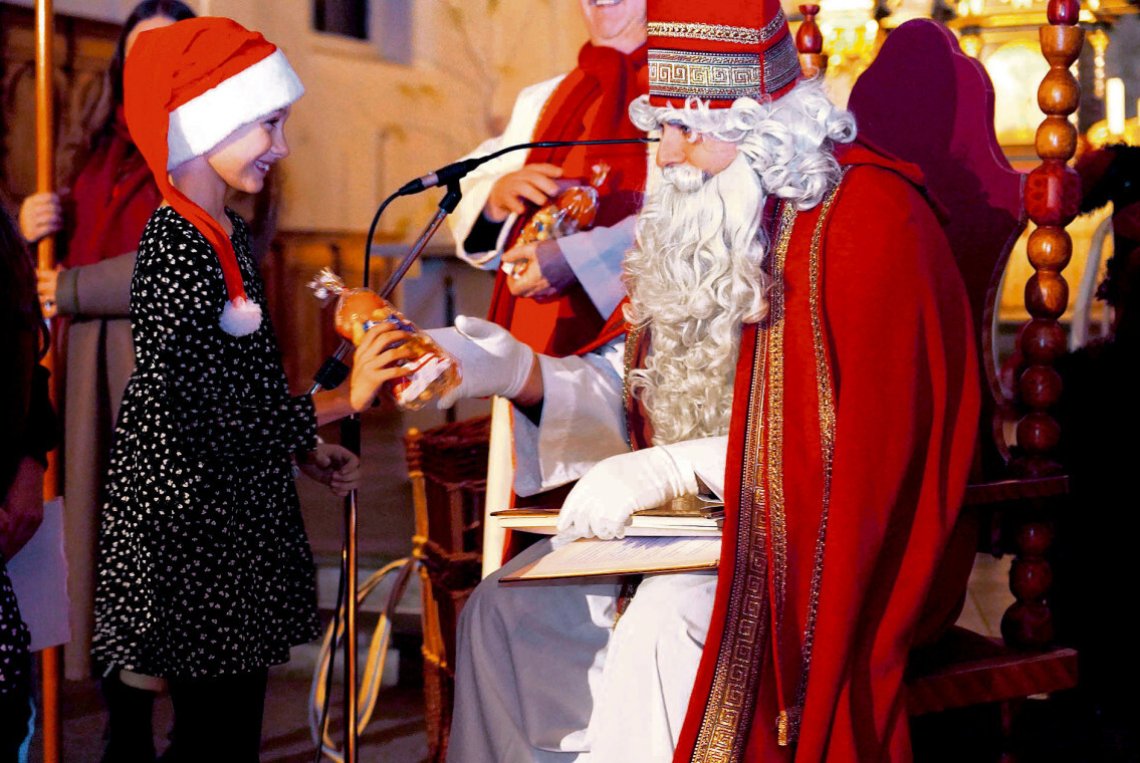 Samichlaus bringt Licht in Gemeinden