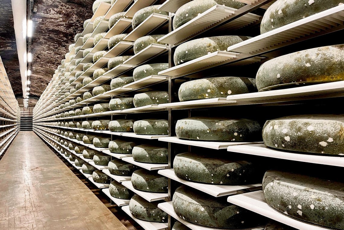 Erst grün, dann schwarz – Emmentaler in der Kaltbachhöhle