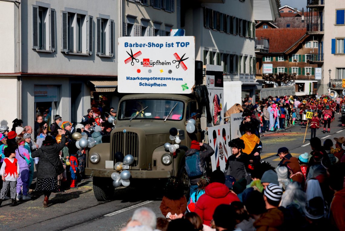 Toller Fasnachtsumzug bei strahlendem Wetter