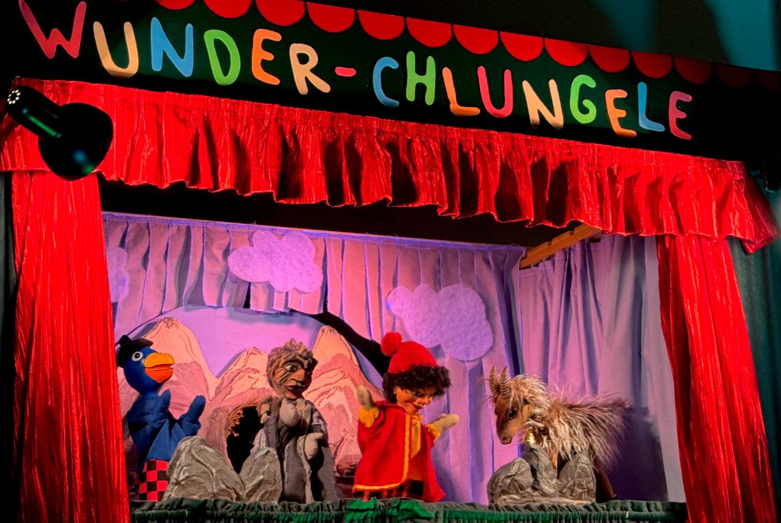 Kinder im Bann von Chasperli und Globi