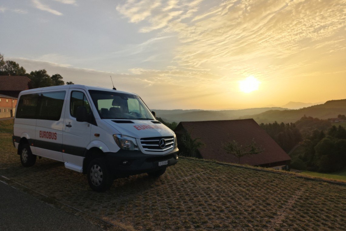 Schülertransport. Busfahrer/-in gesucht