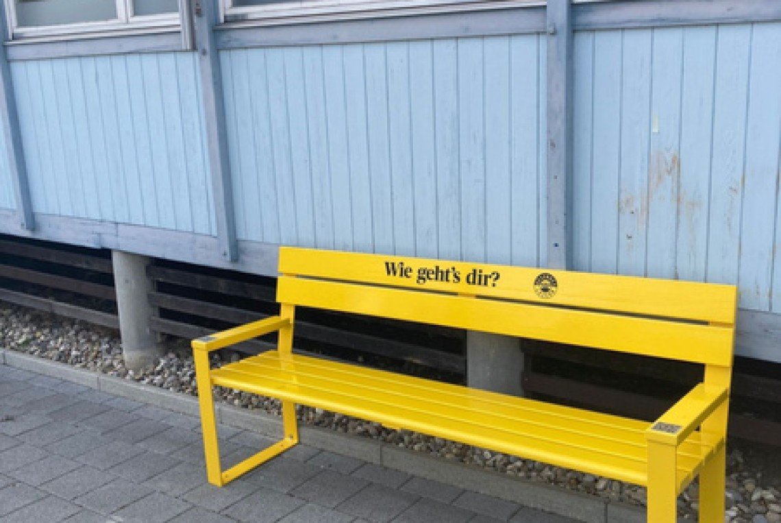 "Wie geht's dir?"-Sitzbänkli lädt zu Begegnung und Bewegung ein